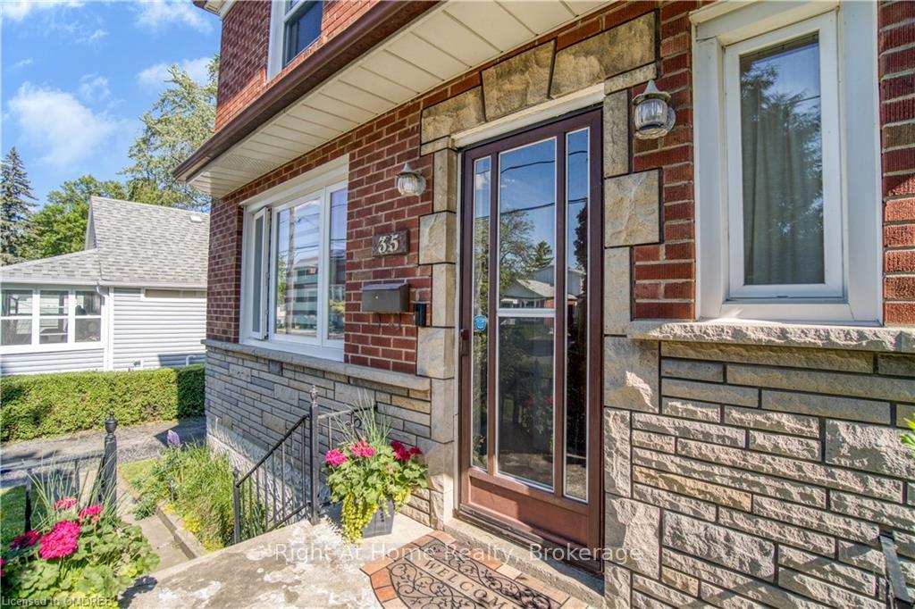 Photo 5 of 35 Elder Avenue, Etobicoke, Long Branch — HOMEH