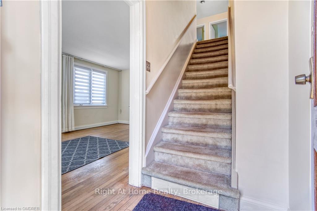 Photo 6 of 35 Elder Avenue, Etobicoke, Long Branch — HOMEH