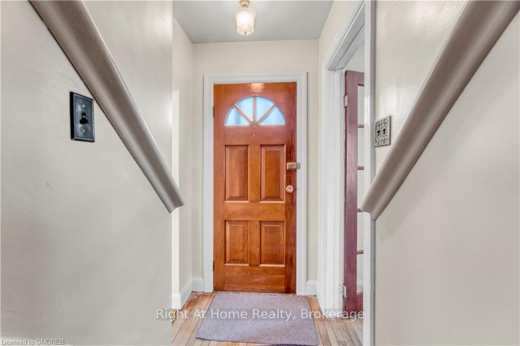 Photo 7 of 35 Elder Avenue, Etobicoke, Long Branch — HOMEH
