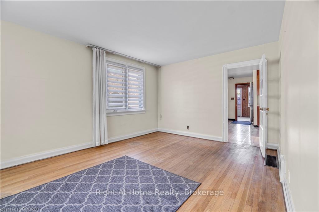 Photo 8 of 35 Elder Avenue, Etobicoke, Long Branch — HOMEH