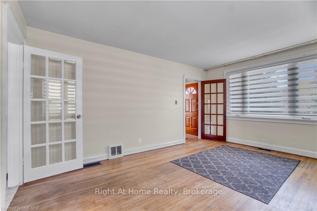Photo 10 of 35 Elder Avenue, Etobicoke, Long Branch — HOMEH