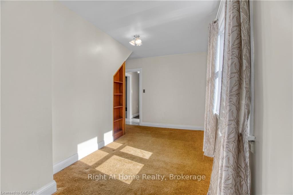 Photo 11 of 35 Elder Avenue, Etobicoke, Long Branch — HOMEH