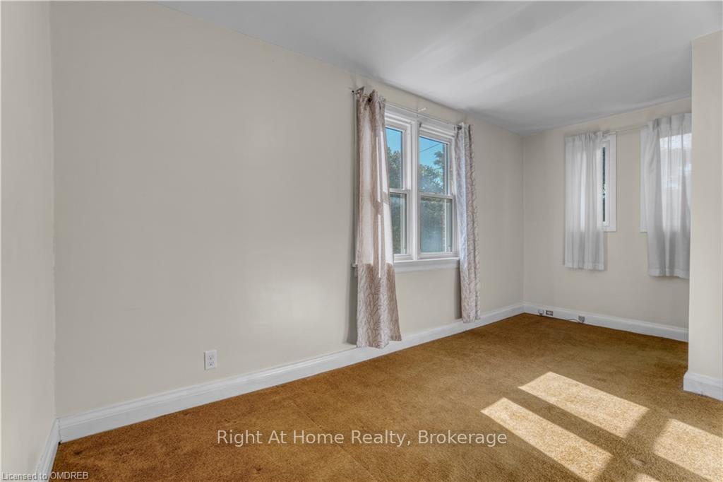 Photo 12 of 35 Elder Avenue, Etobicoke, Long Branch — HOMEH