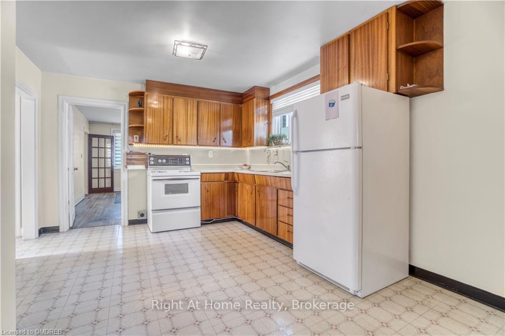 Photo 14 of 35 Elder Avenue, Etobicoke, Long Branch — HOMEH