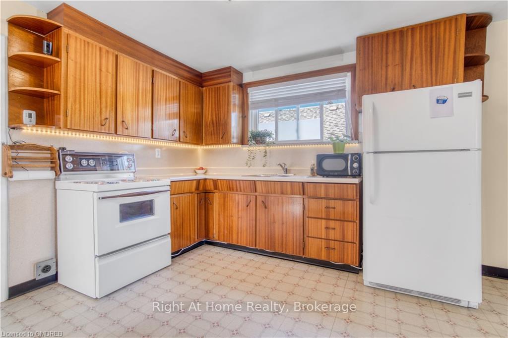 Photo 15 of 35 Elder Avenue, Etobicoke, Long Branch — HOMEH