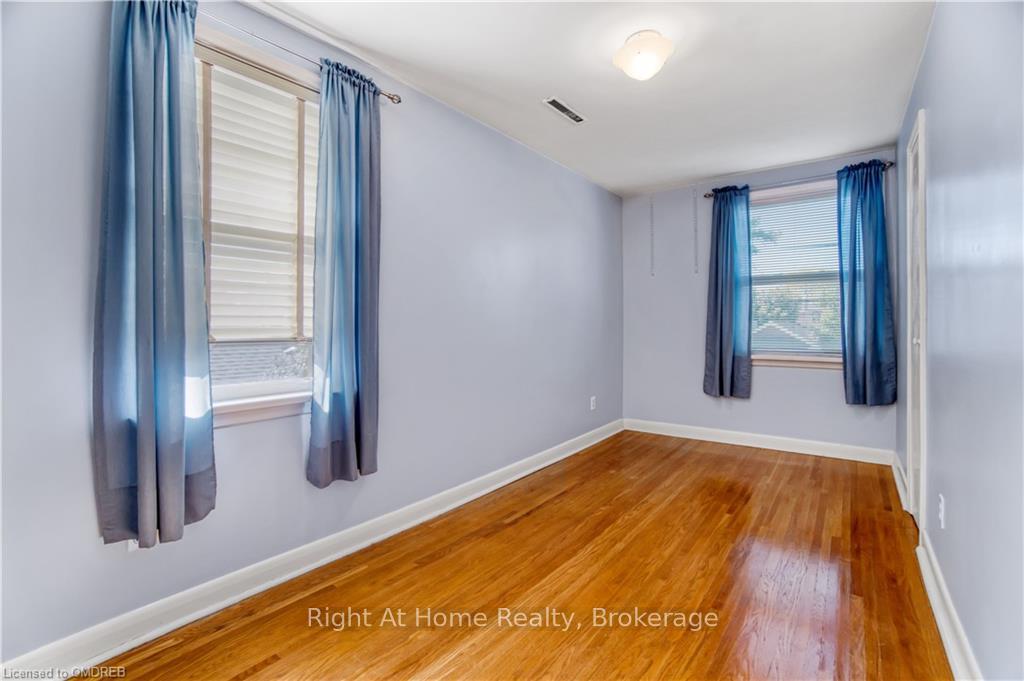 Photo 24 of 35 Elder Avenue, Etobicoke, Long Branch — HOMEH