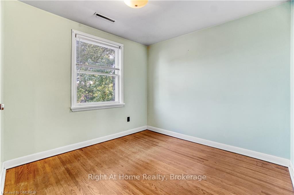 Photo 26 of 35 Elder Avenue, Etobicoke, Long Branch — HOMEH