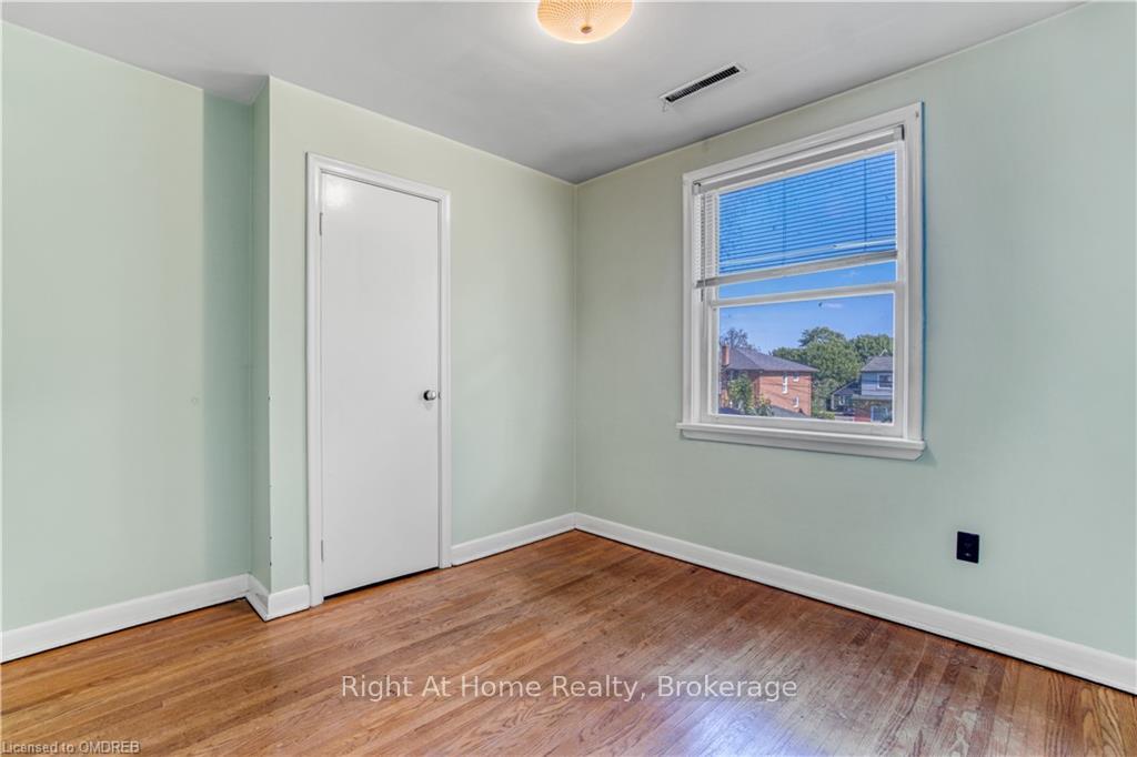 Photo 27 of 35 Elder Avenue, Etobicoke, Long Branch — HOMEH