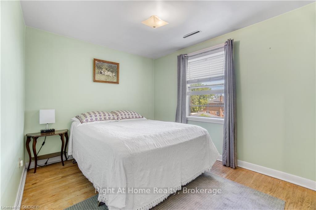 Photo 28 of 35 Elder Avenue, Etobicoke, Long Branch — HOMEH