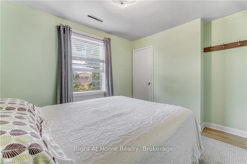 Photo 29 of 35 Elder Avenue, Etobicoke, Long Branch — HOMEH