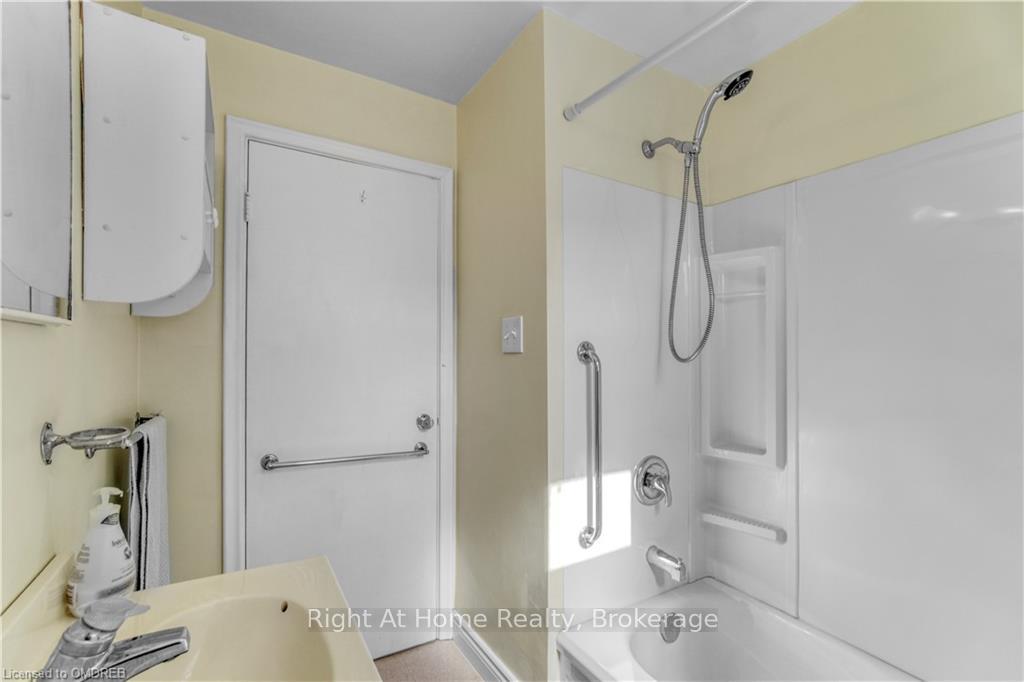 Photo 31 of 35 Elder Avenue, Etobicoke, Long Branch — HOMEH