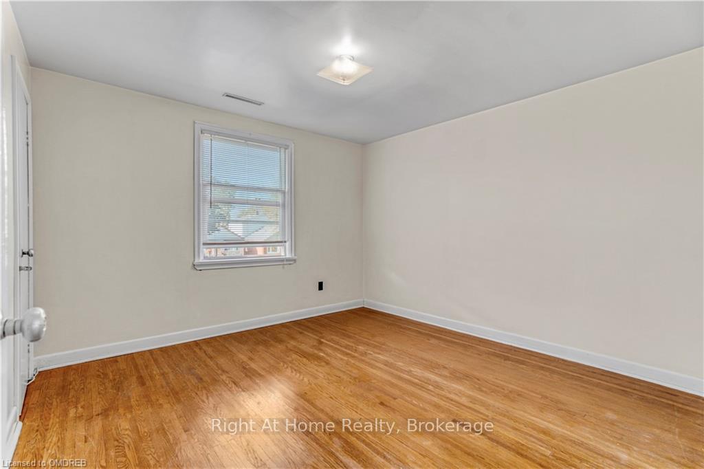 Photo 32 of 35 Elder Avenue, Etobicoke, Long Branch — HOMEH
