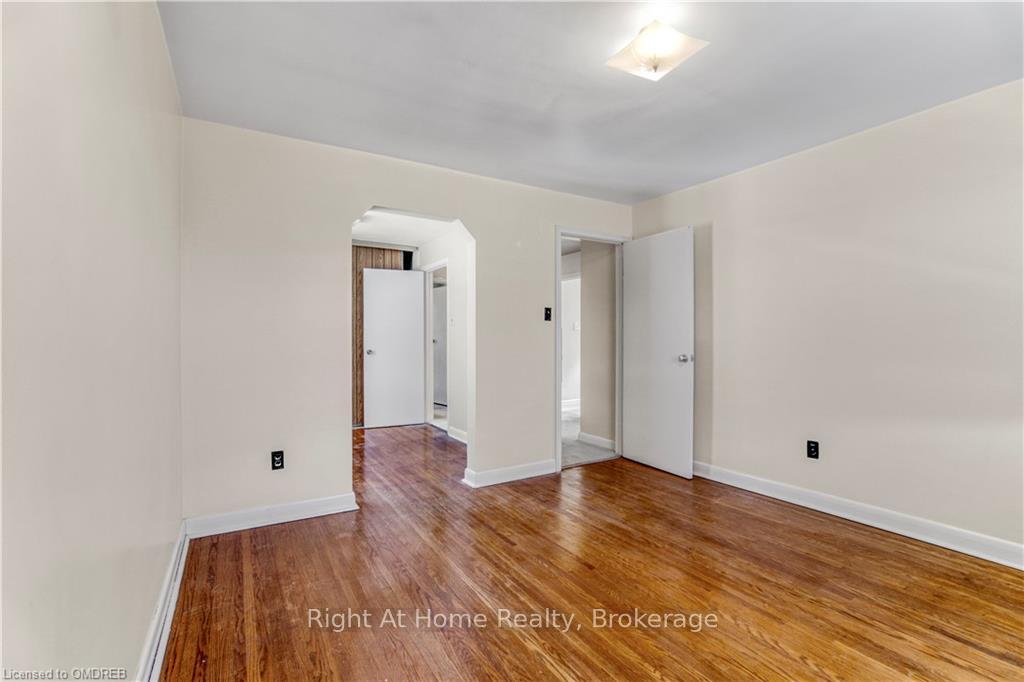 Photo 34 of 35 Elder Avenue, Etobicoke, Long Branch — HOMEH