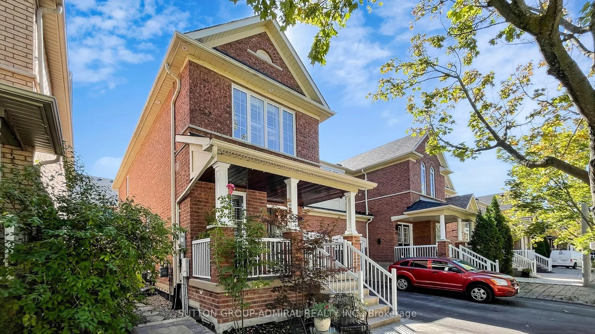 Photo 4 of 222 Hollywood Hill Circle, Vaughan, Vellore Village — HOMEH