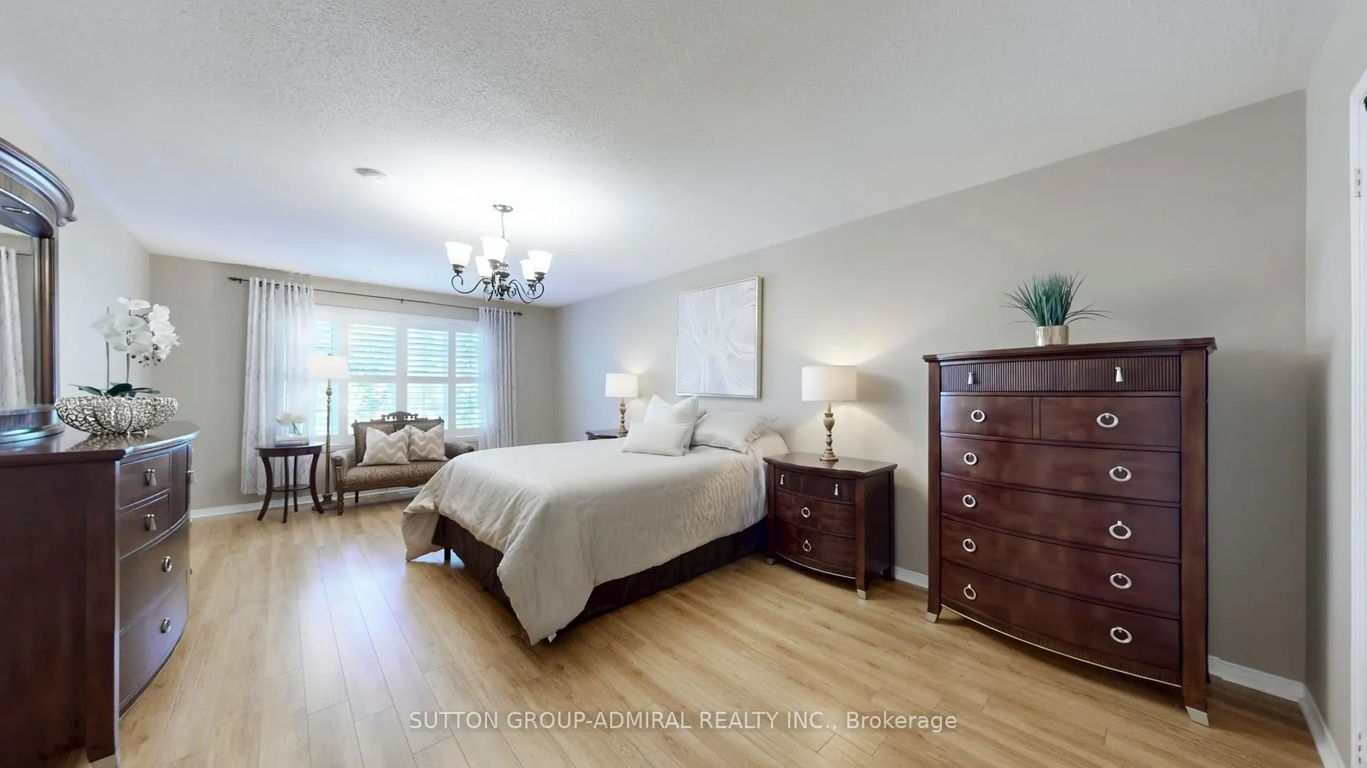 Photo 18 of 222 Hollywood Hill Circle, Vaughan, Vellore Village — HOMEH