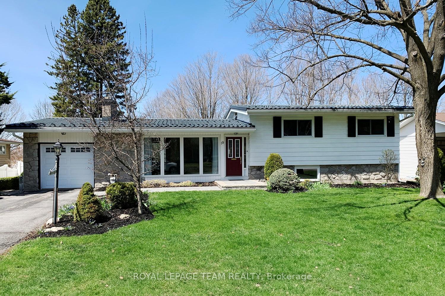 Photo 1 of 19 Pinepoint Drive, Ottawa, Lynwood Village — HOMEH