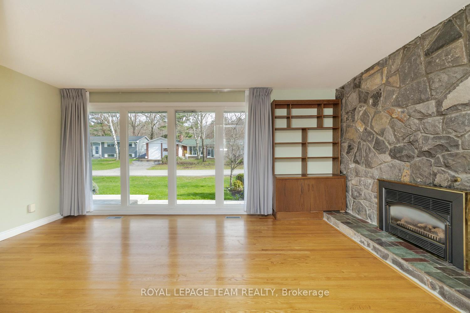 Photo 7 of 19 Pinepoint Drive, Ottawa, Lynwood Village — HOMEH