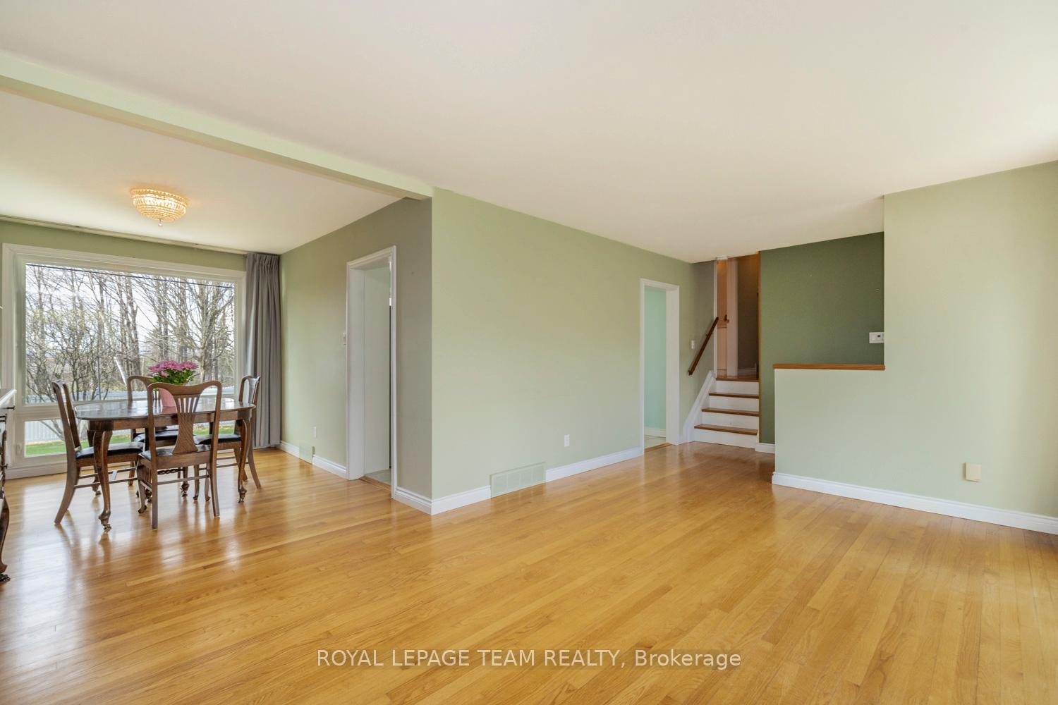 Photo 8 of 19 Pinepoint Drive, Ottawa, Lynwood Village — HOMEH