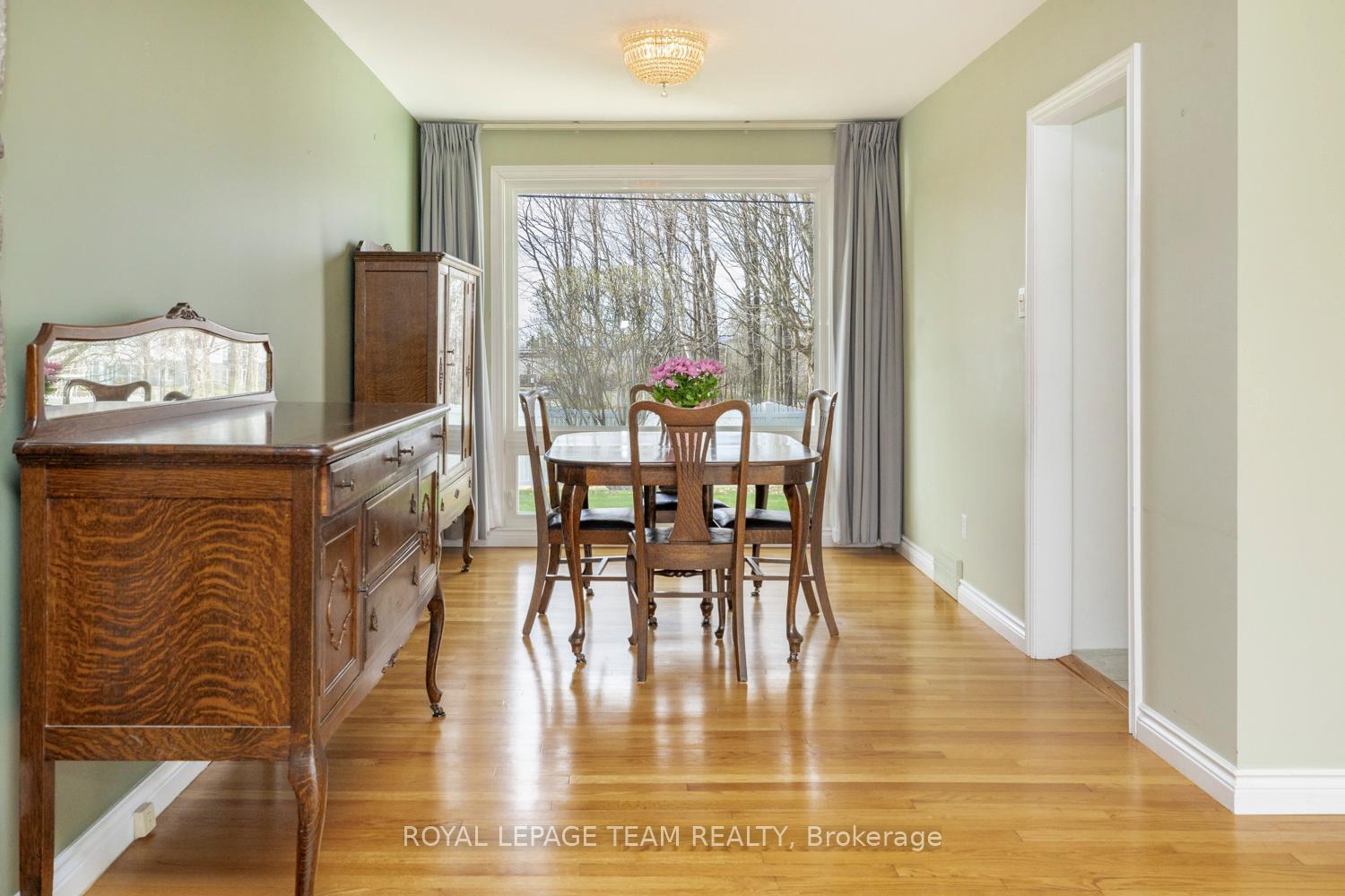 Photo 9 of 19 Pinepoint Drive, Ottawa, Lynwood Village — HOMEH