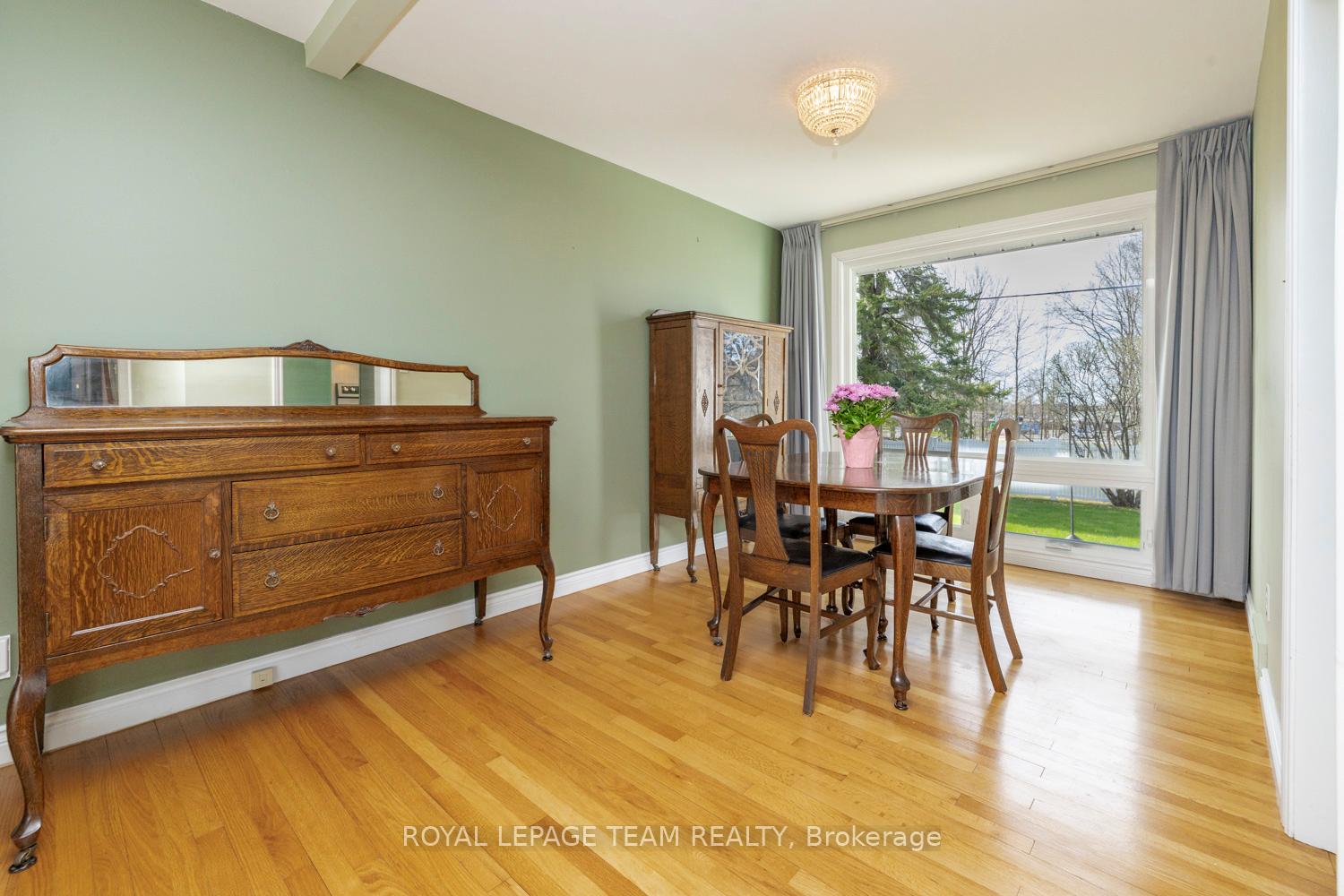 Photo 10 of 19 Pinepoint Drive, Ottawa, Lynwood Village — HOMEH