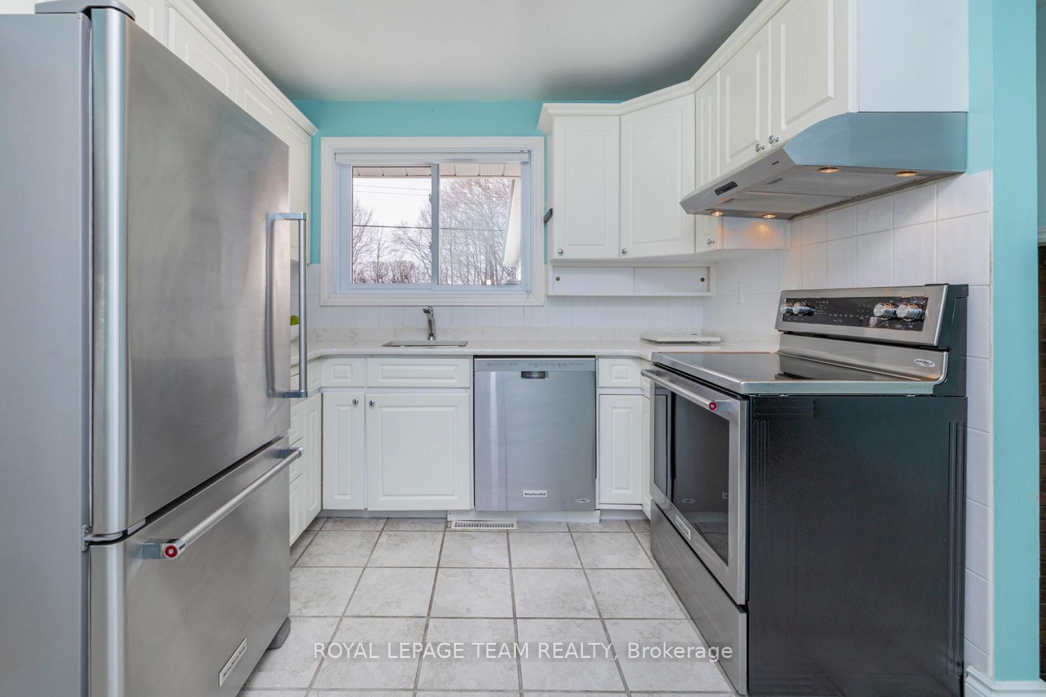 Photo 24 of 19 Pinepoint Drive, Ottawa, Lynwood Village — HOMEH