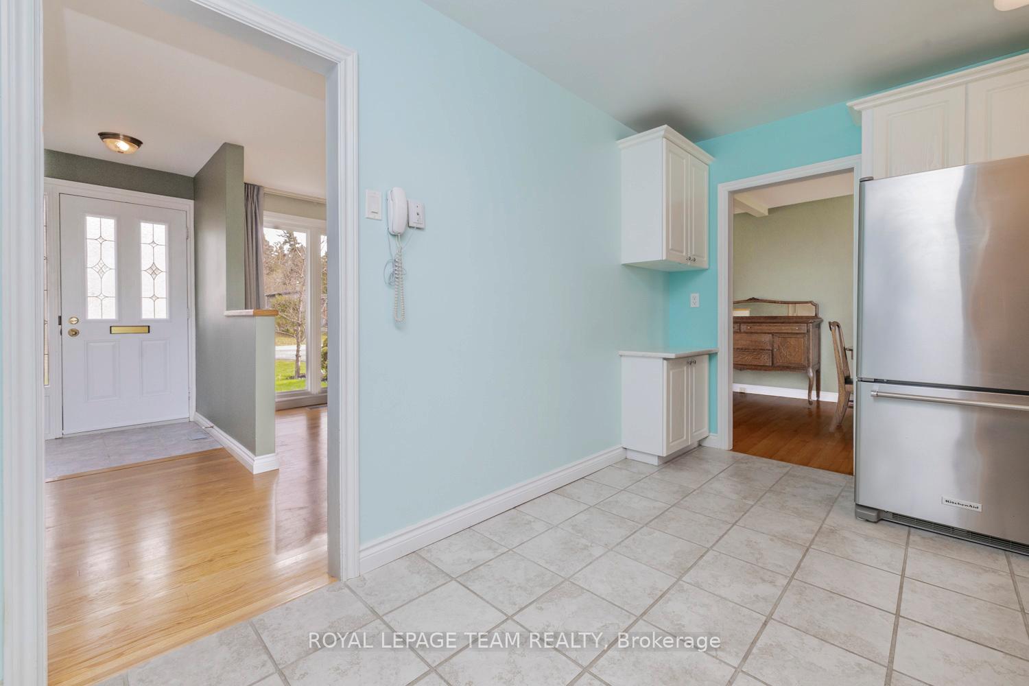 Photo 13 of 19 Pinepoint Drive, Ottawa, Lynwood Village — HOMEH
