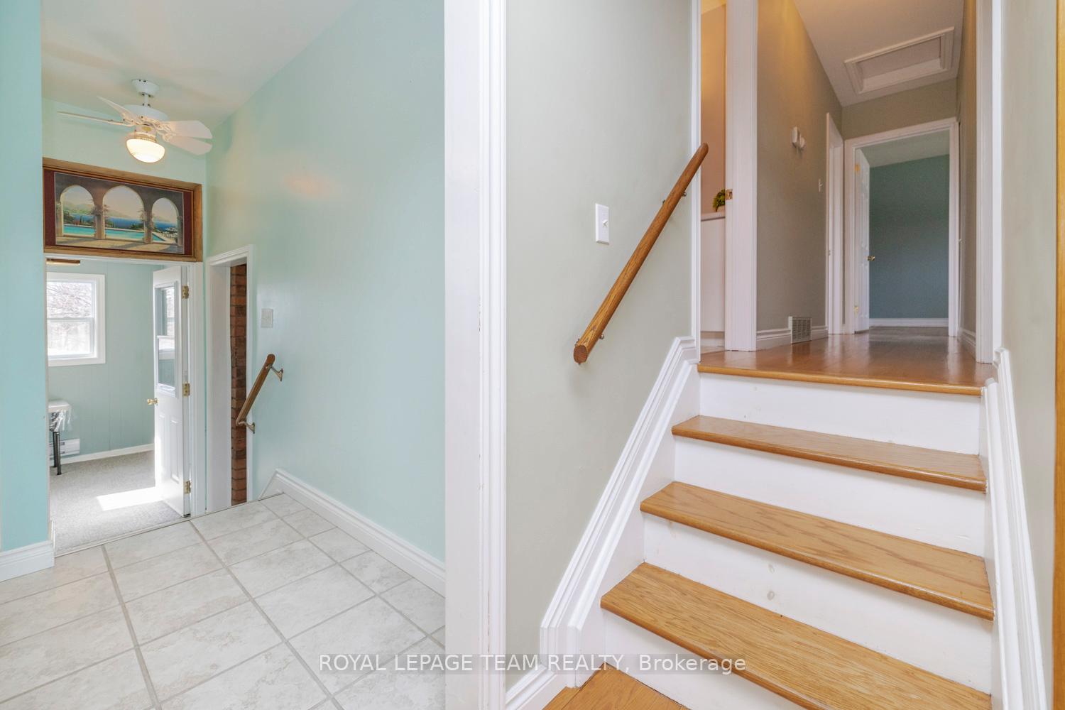 Photo 15 of 19 Pinepoint Drive, Ottawa, Lynwood Village — HOMEH