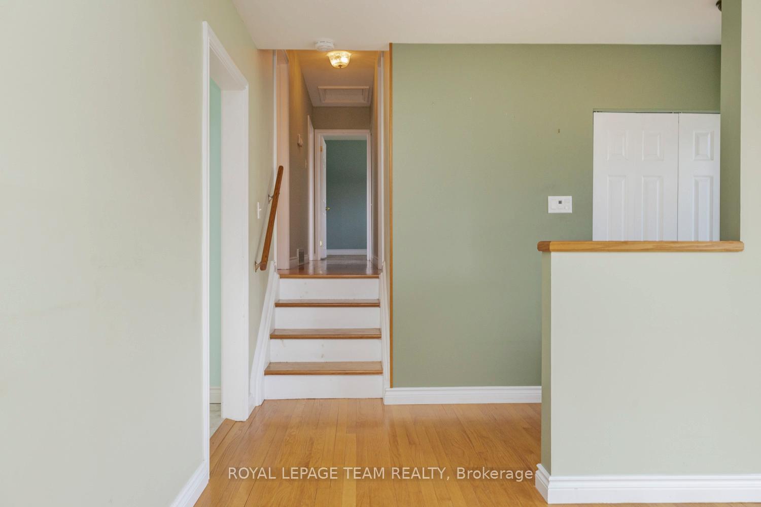 Photo 16 of 19 Pinepoint Drive, Ottawa, Lynwood Village — HOMEH