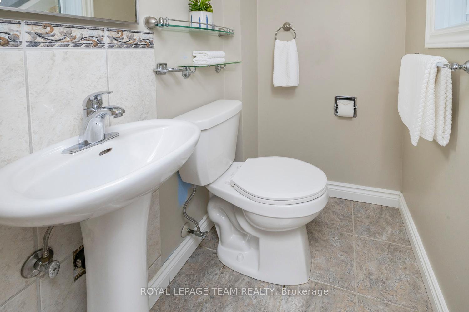 Photo 18 of 19 Pinepoint Drive, Ottawa, Lynwood Village — HOMEH