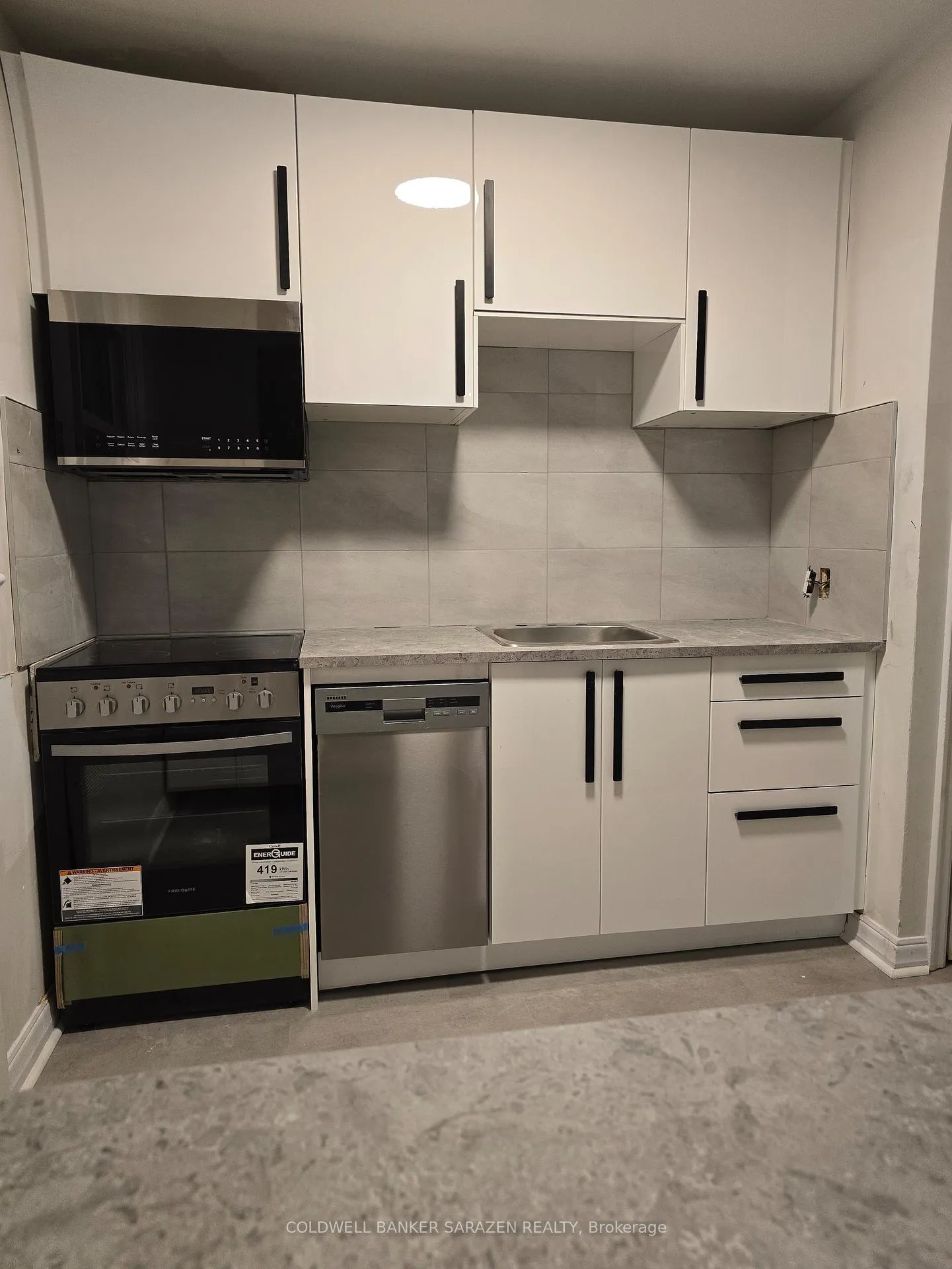 Photo 8 of Unit 2, 33 Coupal Street, Ottawa, Kingsview Park — HOMEH