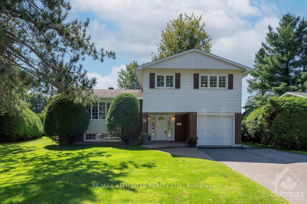 Front of 19 Wedgewood Crescent