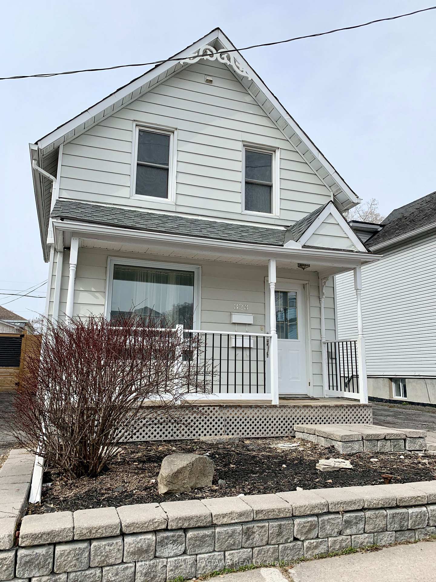 Front of 323 Montfort Street