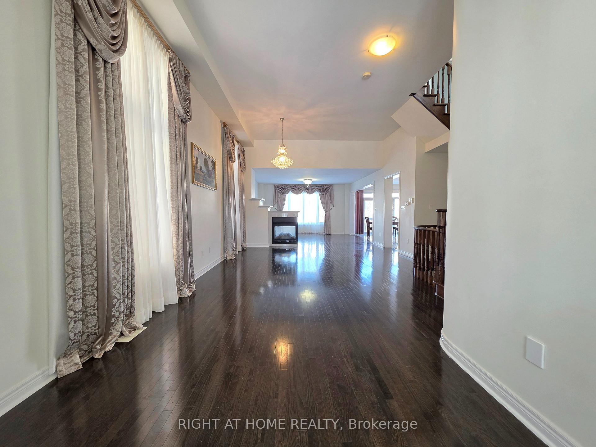Photo 4 of 93 Oberfrick Avenue, Vaughan, Patterson — HOMEH