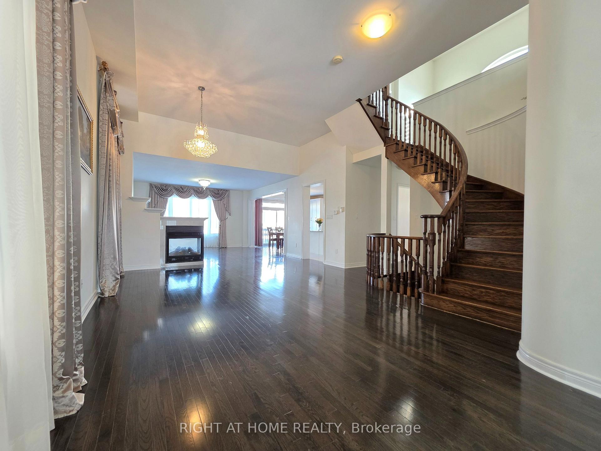 Photo 5 of 93 Oberfrick Avenue, Vaughan, Patterson — HOMEH