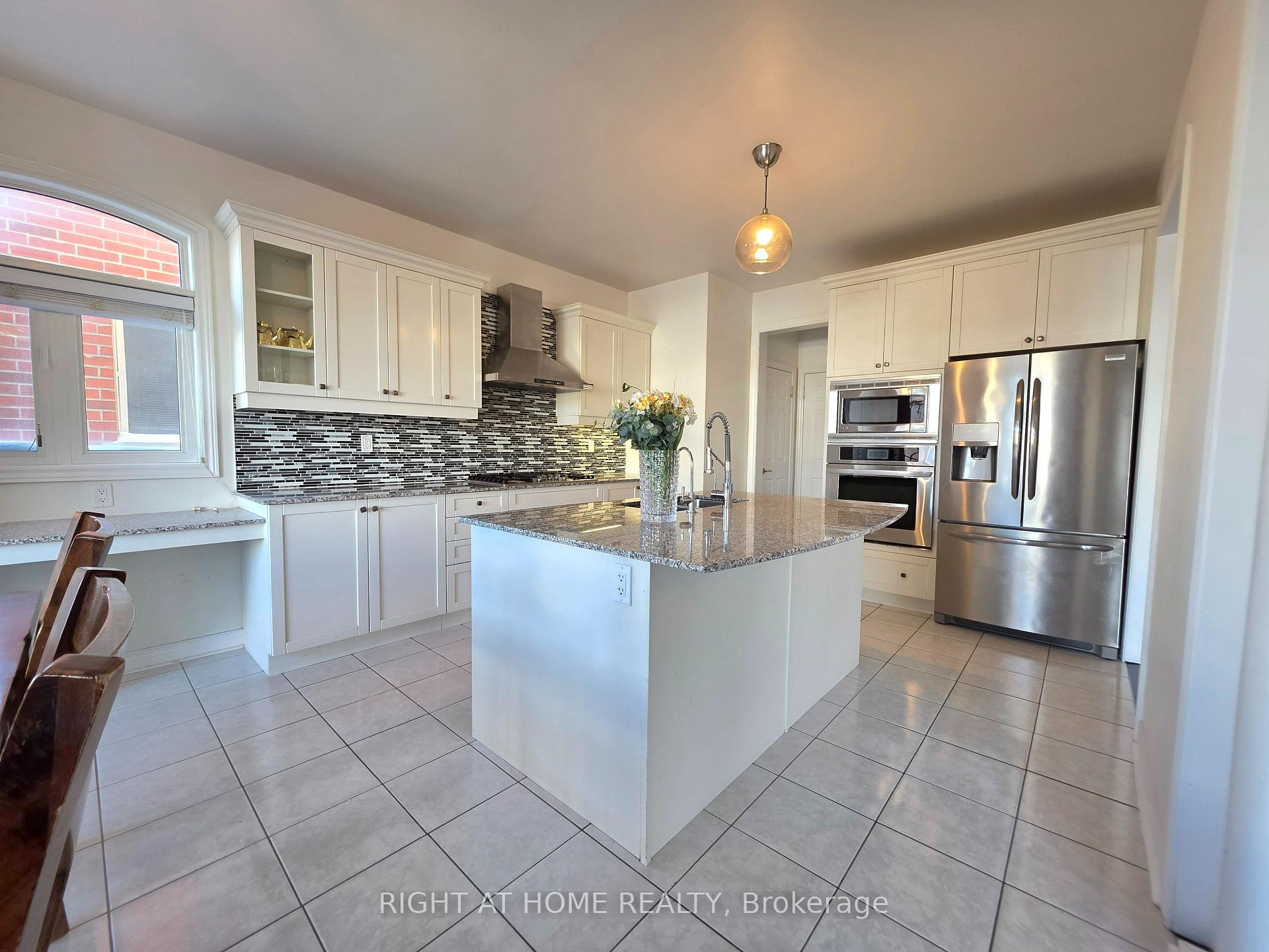 Photo 11 of 93 Oberfrick Avenue, Vaughan, Patterson — HOMEH