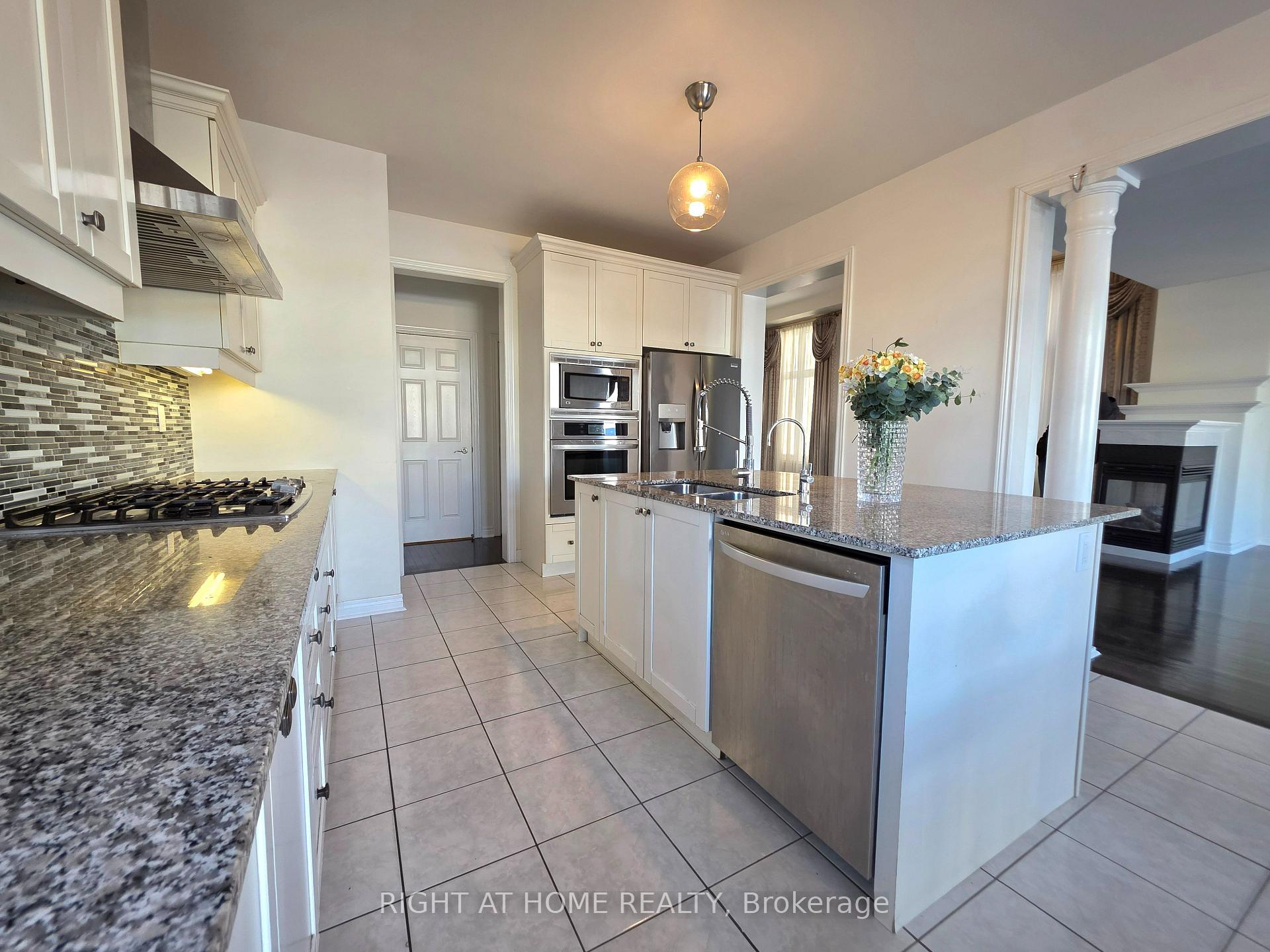 Photo 12 of 93 Oberfrick Avenue, Vaughan, Patterson — HOMEH