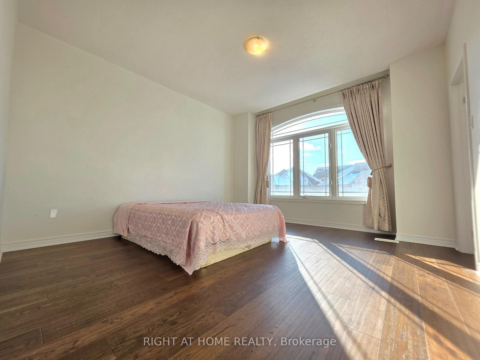 Photo 38 of 93 Oberfrick Avenue, Vaughan, Patterson — HOMEH