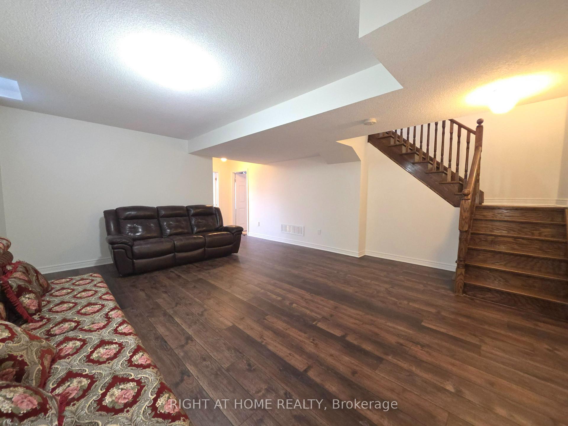 Photo 46 of 93 Oberfrick Avenue, Vaughan, Patterson — HOMEH