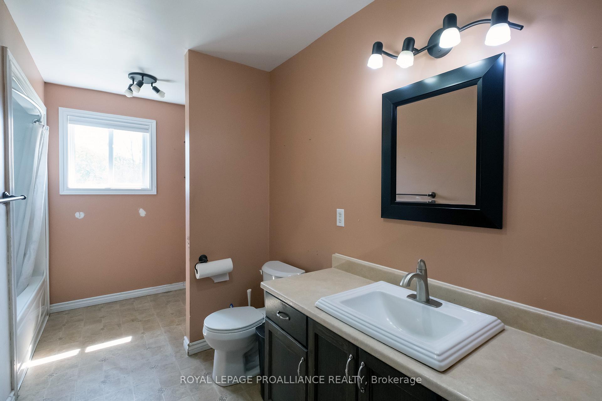 Photo 11 of 6206 Old Highway 2, Tyendinaga, Tyendinaga Township — HOMEH