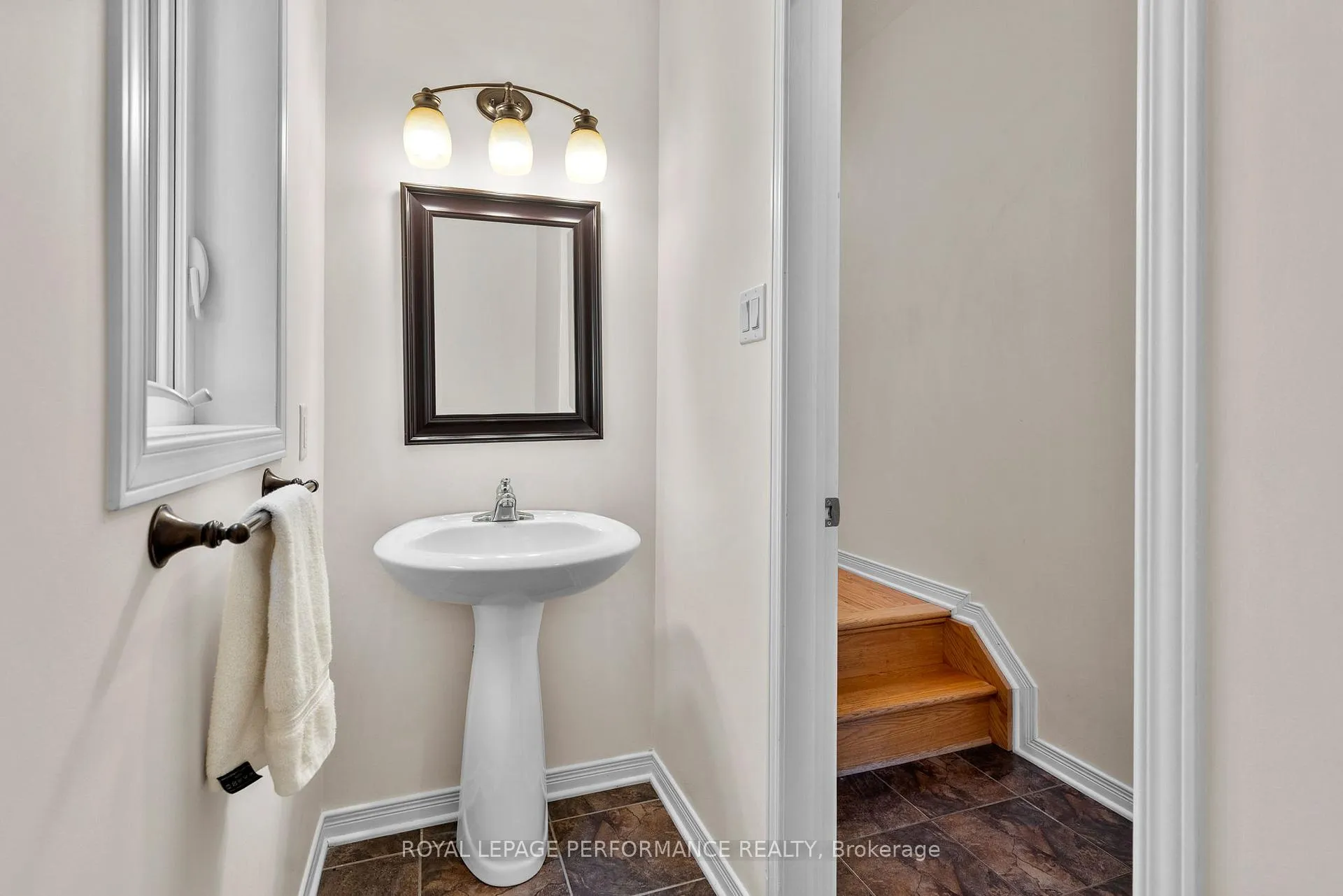 Photo 3 of 287 Meilleur Private, Ottawa, Vanier — HOMEH