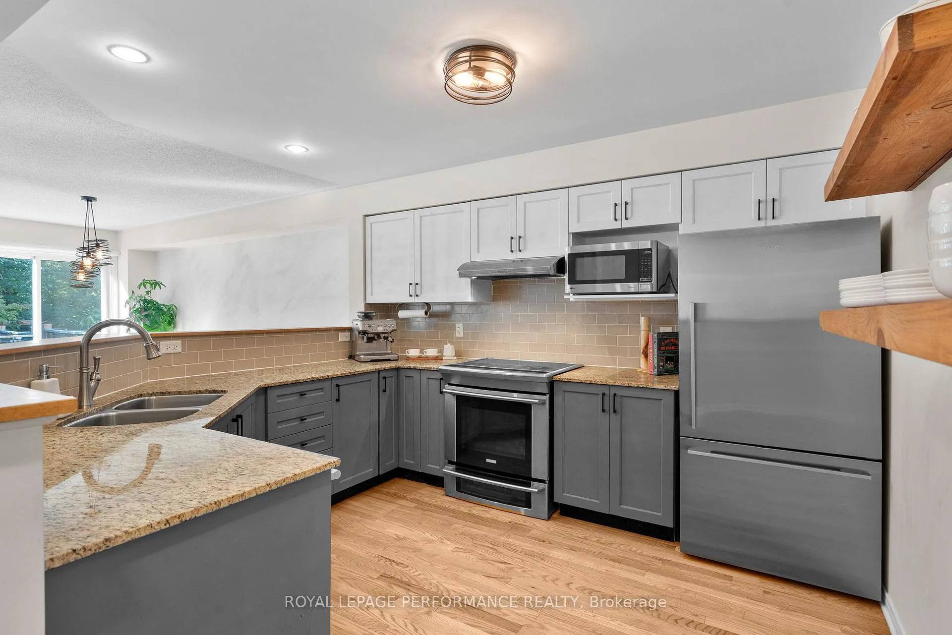 Photo 4 of 287 Meilleur Private, Ottawa, Vanier — HOMEH