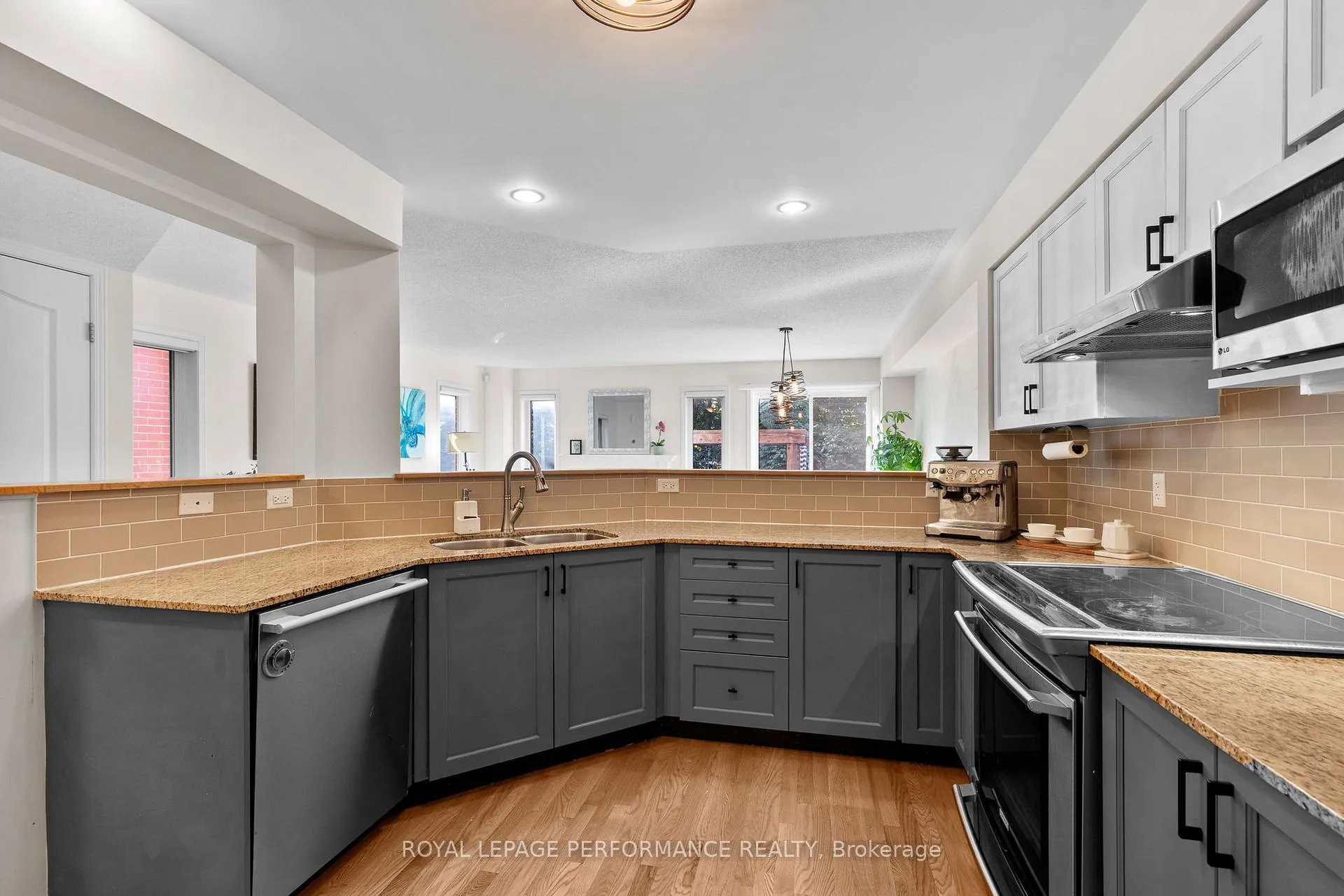 Photo 5 of 287 Meilleur Private, Ottawa, Vanier — HOMEH