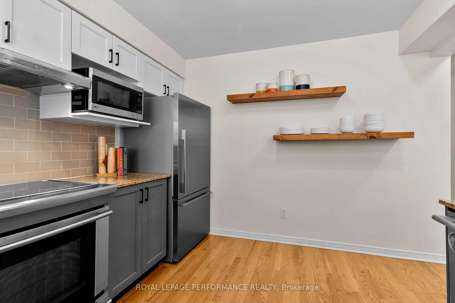 Photo 6 of 287 Meilleur Private, Ottawa, Vanier — HOMEH
