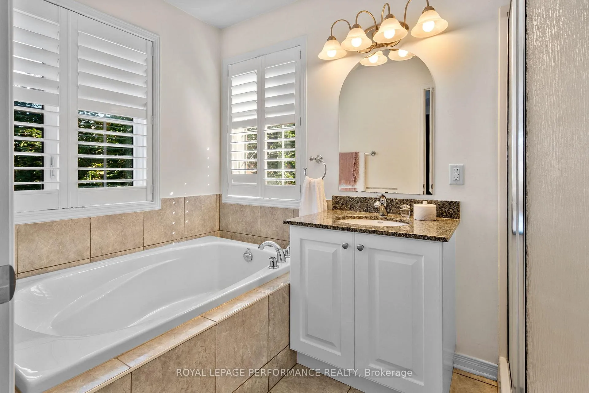 Photo 19 of 287 Meilleur Private, Ottawa, Vanier — HOMEH