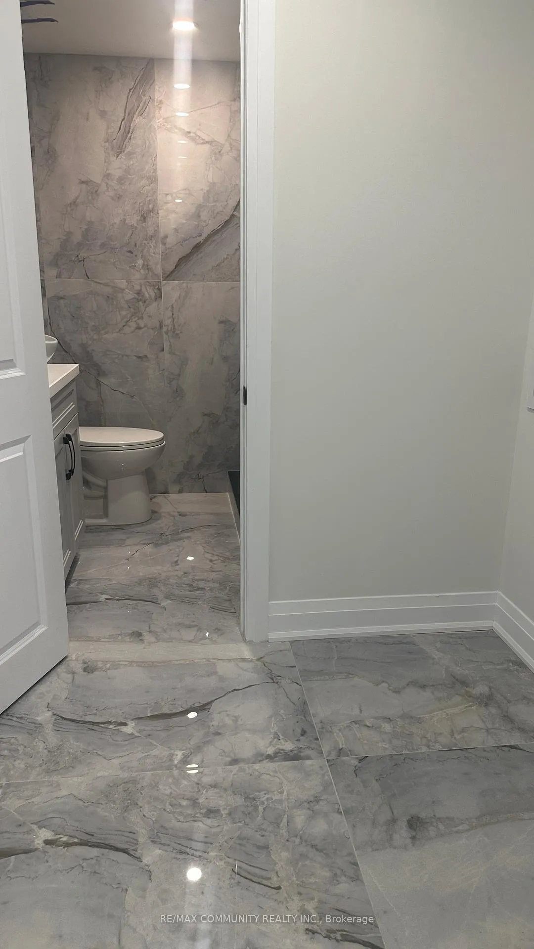 Photo 4 of 67 Conley Street, Vaughan, Lakeview Estates — HOMEH