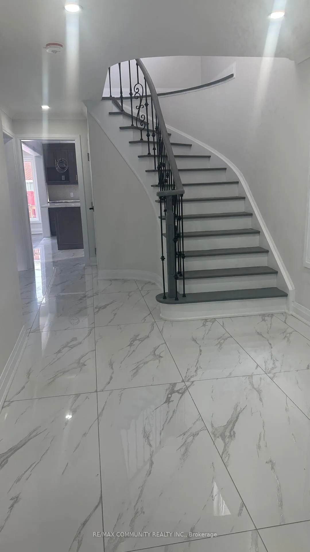 Photo 9 of 67 Conley Street, Vaughan, Lakeview Estates — HOMEH
