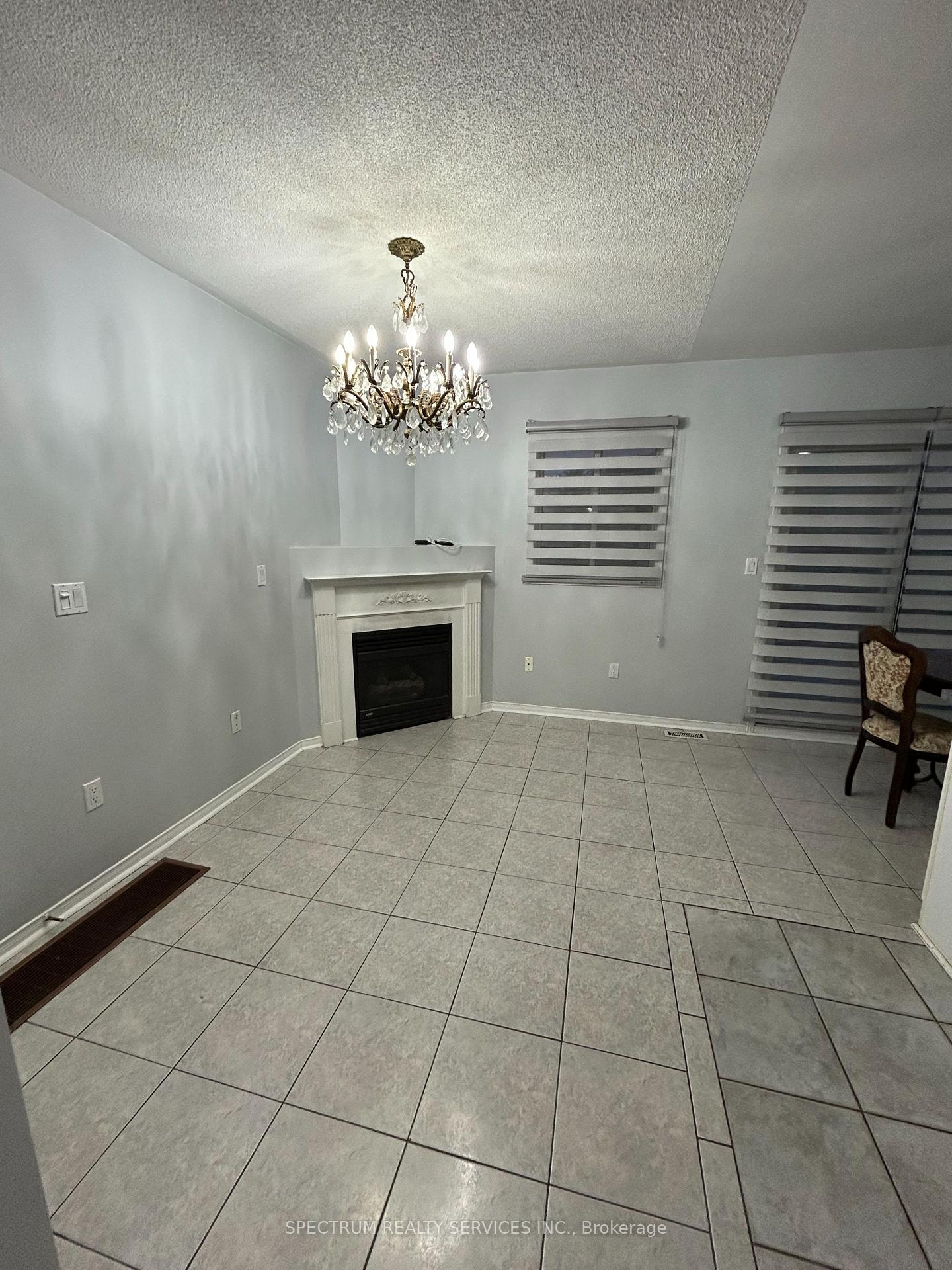 Photo 6 of 33 Monte Carlo Drive, Vaughan, Sonoma Heights — HOMEH