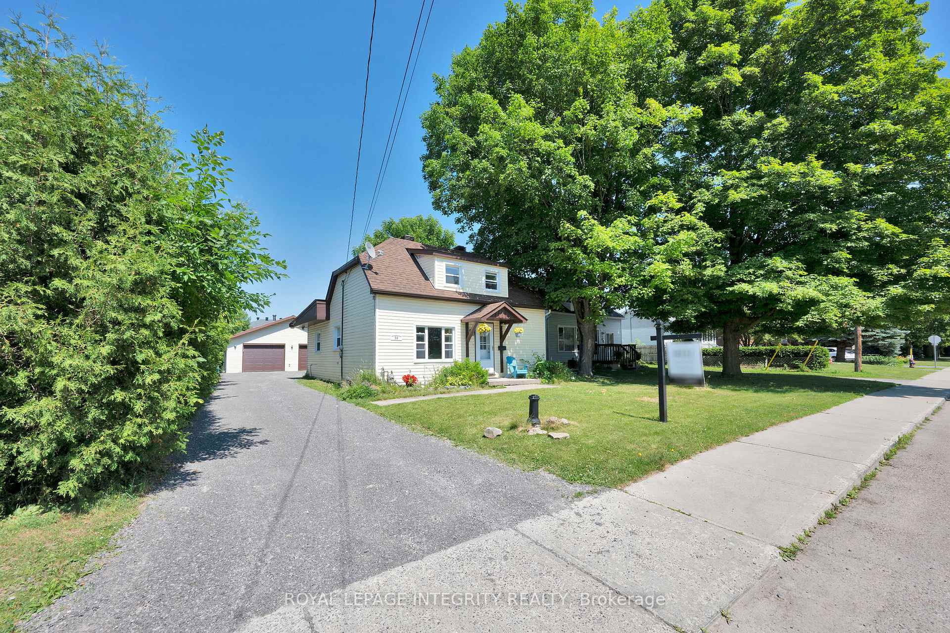 Photo 4 of 86 Charles Street, Arnprior — HOMEH