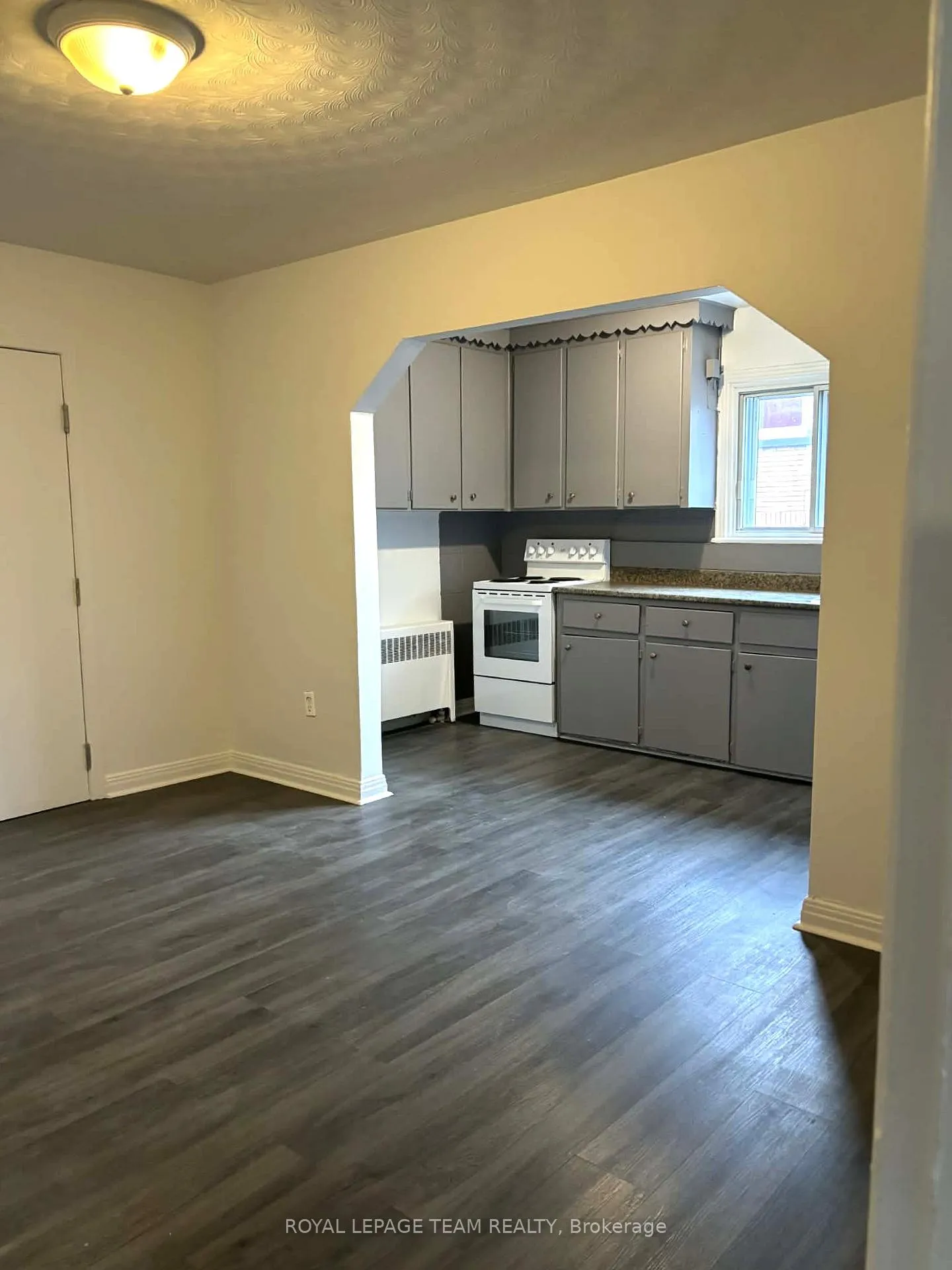 Photo 2 of Unit 3, 187 Bradley Avenue, Ottawa, Vanier — HOMEH