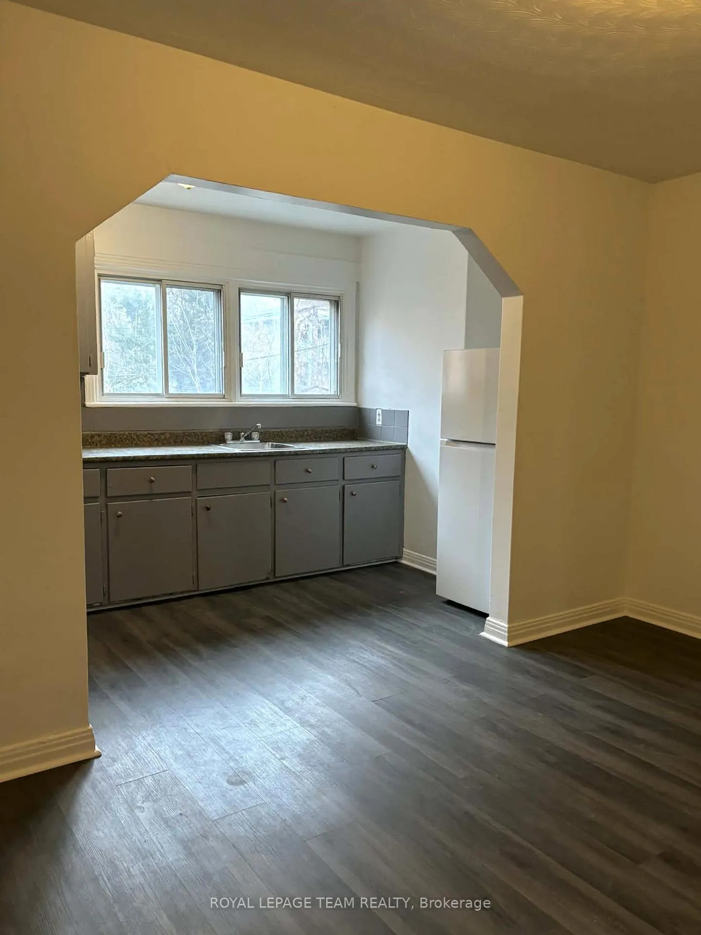 Photo 3 of Unit 3, 187 Bradley Avenue, Ottawa, Vanier — HOMEH